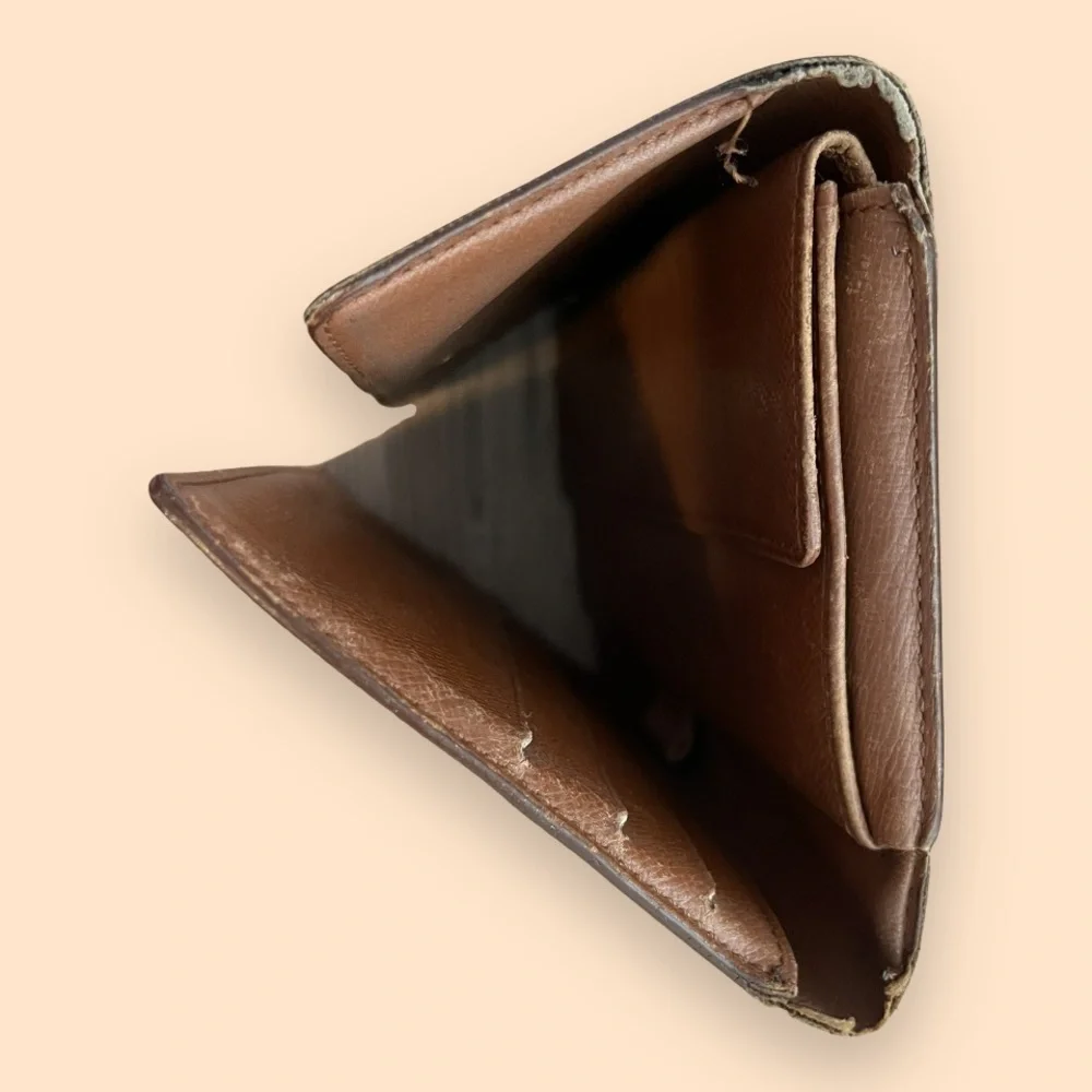 Authentic Louis Vuitton Vintage International Monogram Wallet - Picture 4 of 16